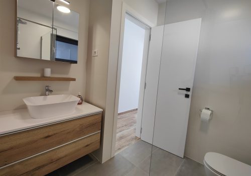 Bedroom 2 bathroom